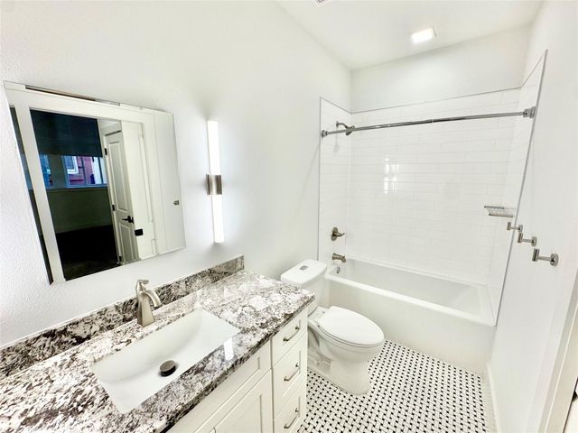 2102 Mechanic Street 101, Galveston, TX 77550