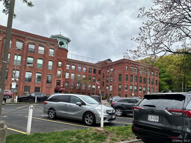 8410 101 Street, Richmond Hill, NY 11418