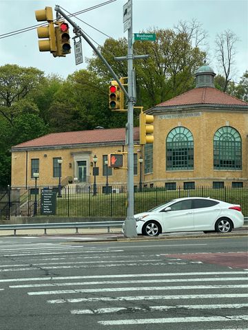 8410 101 Street, Richmond Hill, NY 11418