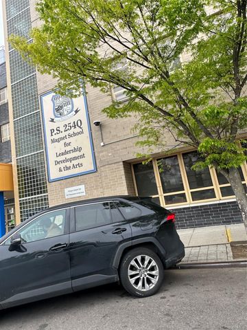 8410 101 Street, Richmond Hill, NY 11418