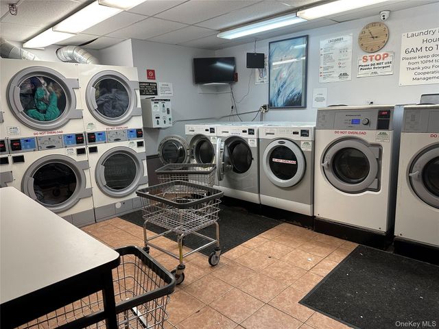 8410 101 Street, Richmond Hill, NY 11418