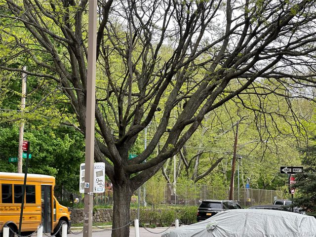 8410 101 Street, Richmond Hill, NY 11418