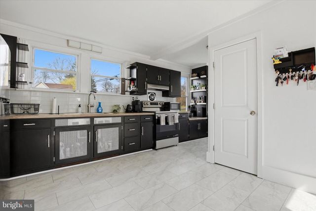 429 MAIN ST, Green Lane, PA 18054