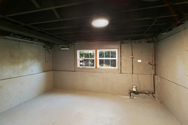 531 W Winchester Road, Chicago Heights, IL 60411