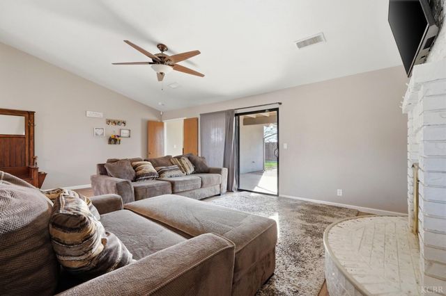 2202 Zion Way, Hanford, CA 93230