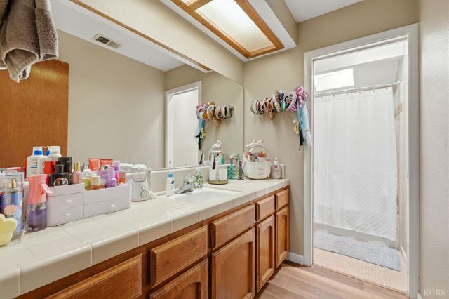 2202 Zion Way, Hanford, CA 93230