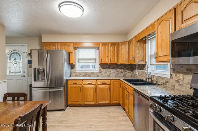 5506 Morning Glory Ln, Louisville, KY 40258