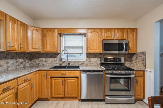 5506 Morning Glory Ln, Louisville, KY 40258