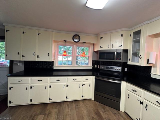 1217 W Main Street, Yadkinville, NC 27055