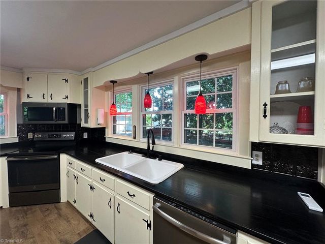 1217 W Main Street, Yadkinville, NC 27055