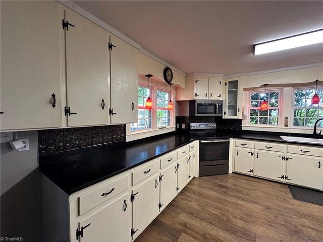 1217 W Main Street, Yadkinville, NC 27055