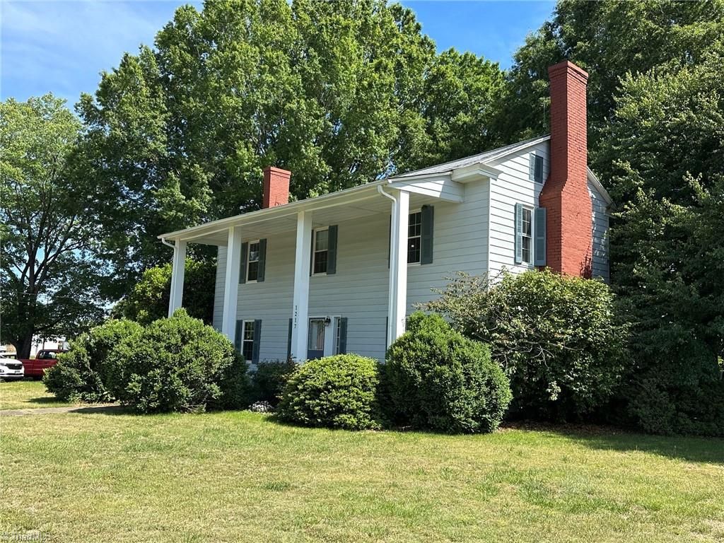 1217 W Main Street, Yadkinville, NC 27055