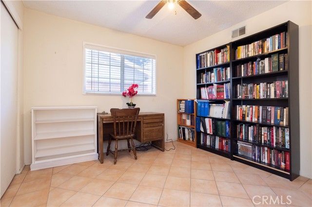 8825 Sophia Avenue, North Hills (los Angeles), CA 91343