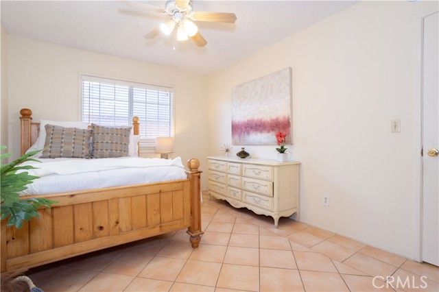 8825 Sophia Avenue, North Hills (los Angeles), CA 91343