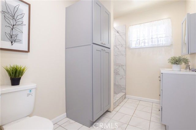 8825 Sophia Avenue, North Hills (los Angeles), CA 91343