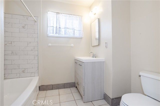 8825 Sophia Avenue, North Hills (los Angeles), CA 91343