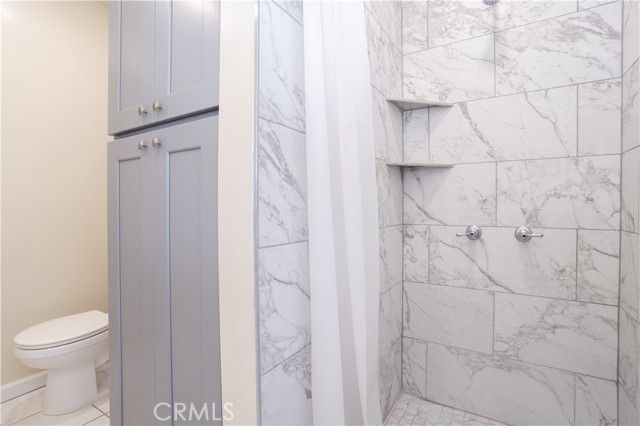 8825 Sophia Avenue, North Hills (los Angeles), CA 91343