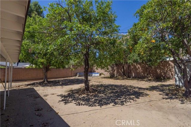 8825 Sophia Avenue, North Hills (los Angeles), CA 91343