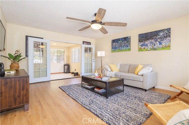 8825 Sophia Avenue, North Hills (los Angeles), CA 91343