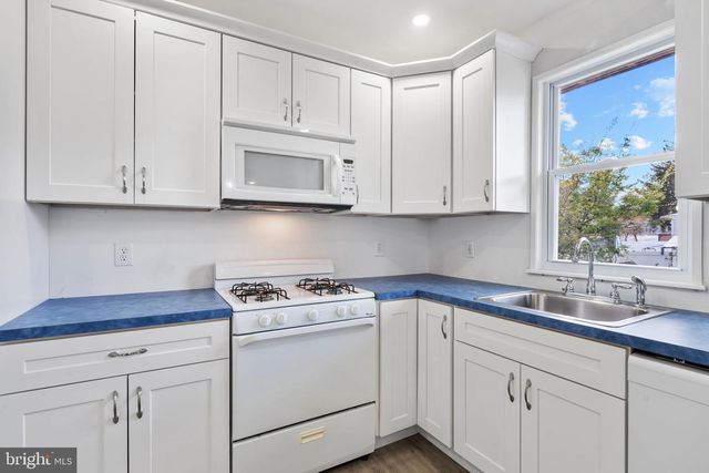 6121 WAYNE AVE, Pennsauken, NJ 08110