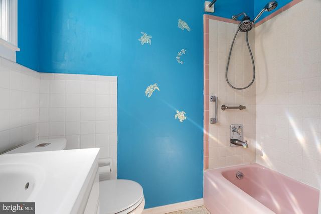 6121 WAYNE AVE, Pennsauken, NJ 08110