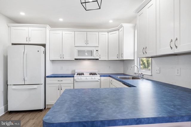 6121 WAYNE AVE, Pennsauken, NJ 08110