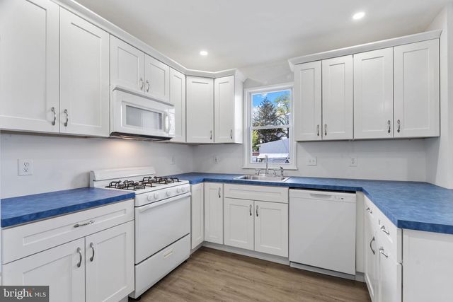 6121 WAYNE AVE, Pennsauken, NJ 08110