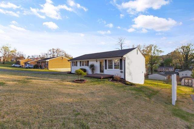 3053 Woodway RD, Roanoke, VA 24014