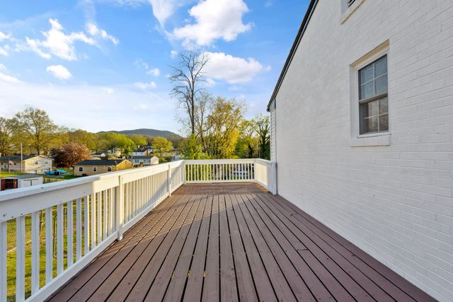 3053 Woodway RD, Roanoke, VA 24014