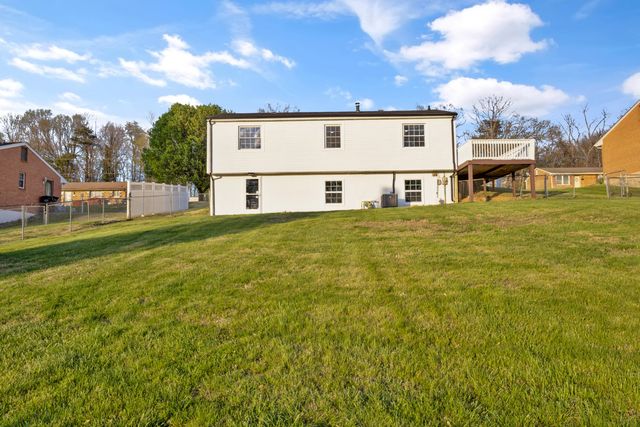 3053 Woodway RD, Roanoke, VA 24014