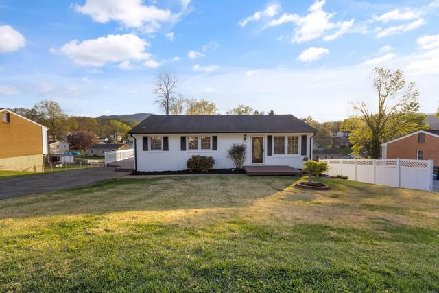 3053 Woodway RD, Roanoke, VA 24014