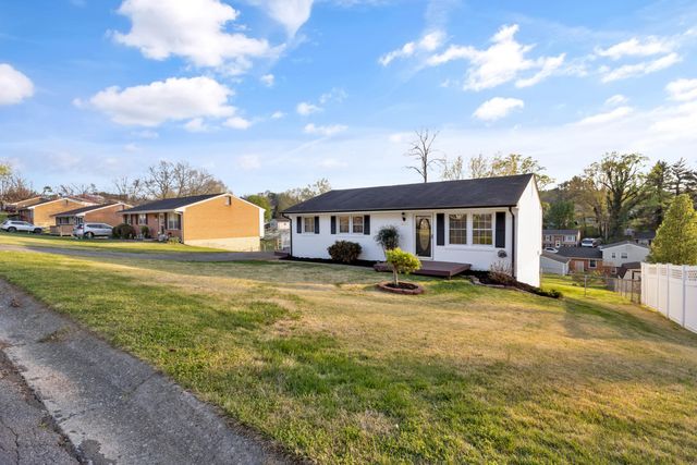 3053 Woodway RD, Roanoke, VA 24014