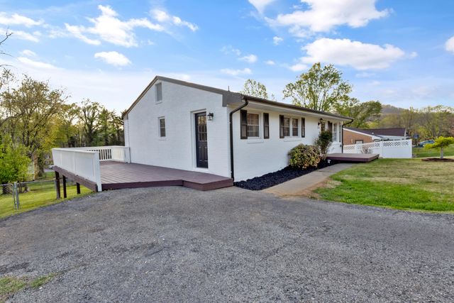 3053 Woodway RD, Roanoke, VA 24014