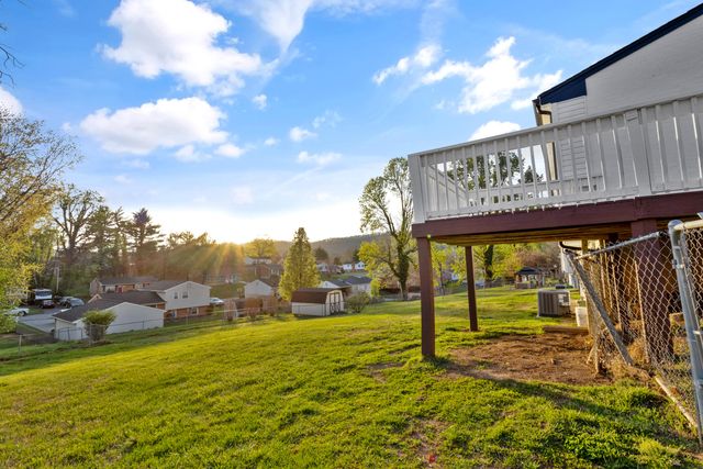 3053 Woodway RD, Roanoke, VA 24014