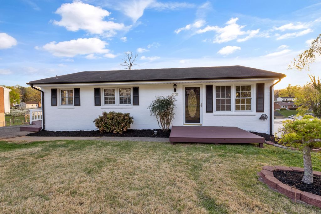 3053 Woodway RD, Roanoke, VA 24014