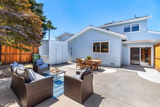 464 Hampstead Way, Santa Cruz, CA 95062