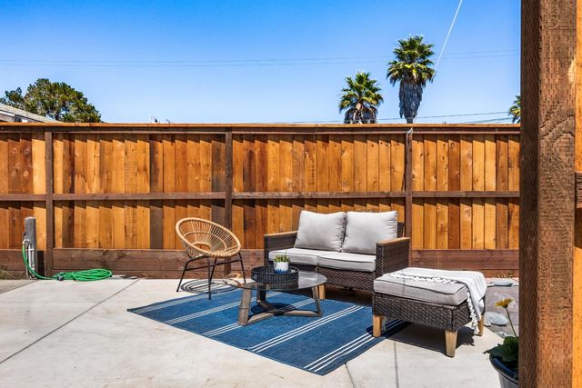 464 Hampstead Way, Santa Cruz, CA 95062