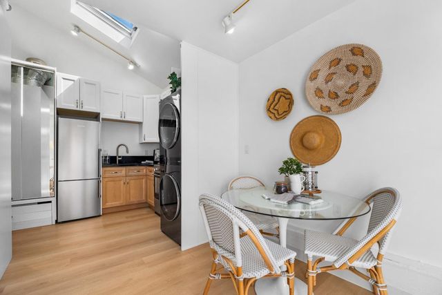 464 Hampstead Way, Santa Cruz, CA 95062