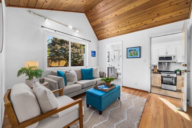 464 Hampstead Way, Santa Cruz, CA 95062