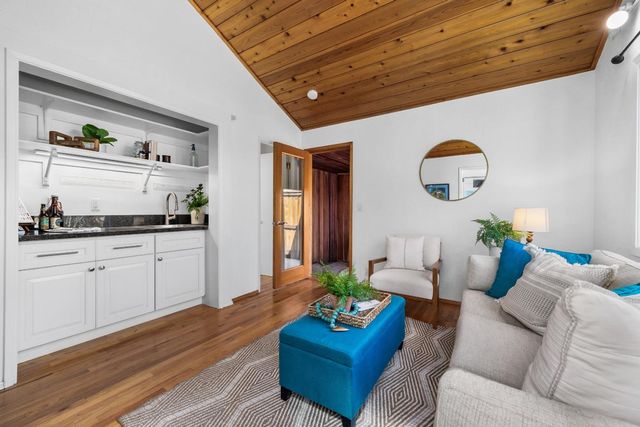 464 Hampstead Way, Santa Cruz, CA 95062