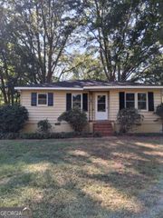 125 Lakeside Drive, Griffin, GA 30223