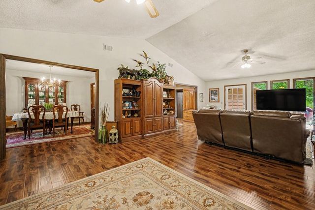 25 Woodall Rd Se, White, GA 30184