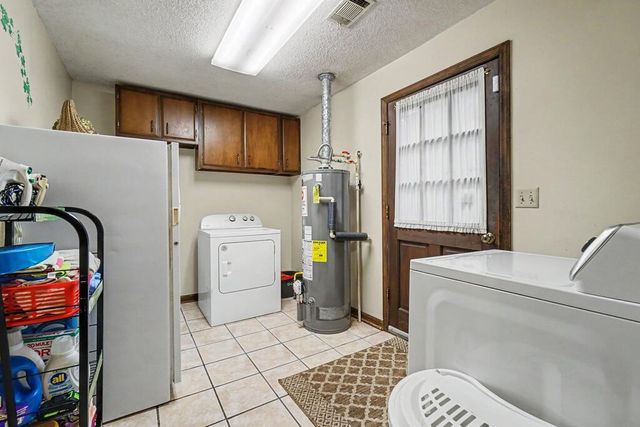 25 Woodall Rd Se, White, GA 30184
