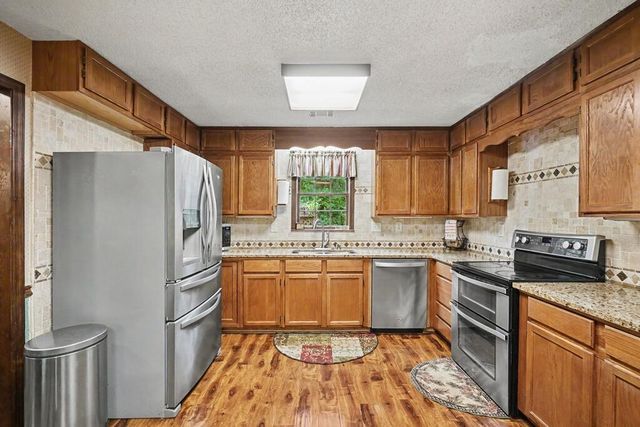 25 Woodall Rd Se, White, GA 30184
