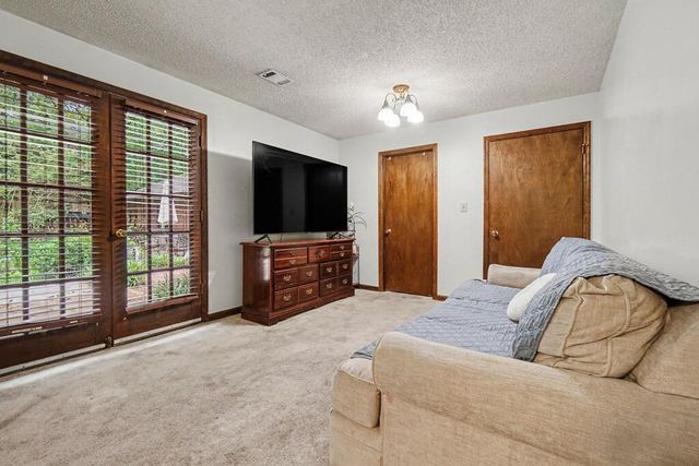 25 Woodall Rd Se, White, GA 30184