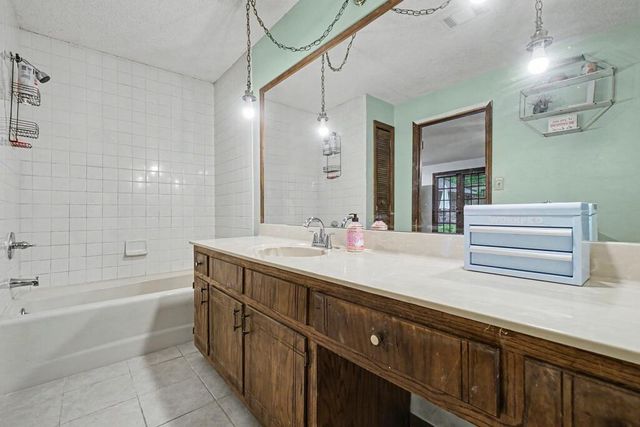25 Woodall Rd Se, White, GA 30184