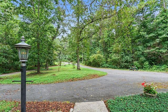 25 Woodall Rd Se, White, GA 30184