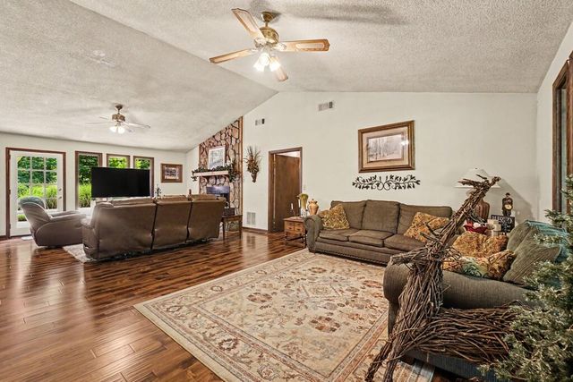 25 Woodall Rd Se, White, GA 30184
