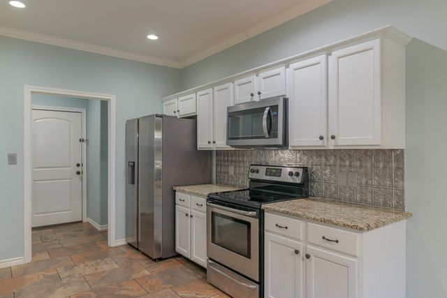 2202 Woodgrove Ln, Longview, TX 75605