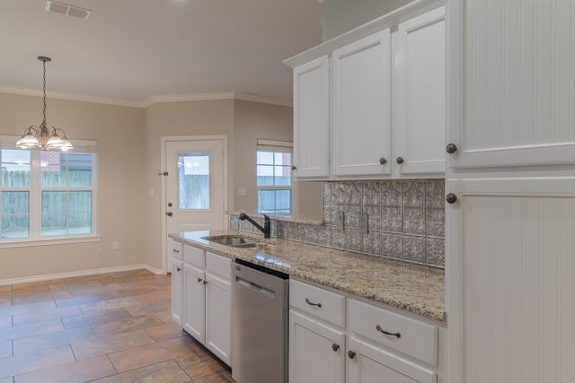 2202 Woodgrove Ln, Longview, TX 75605